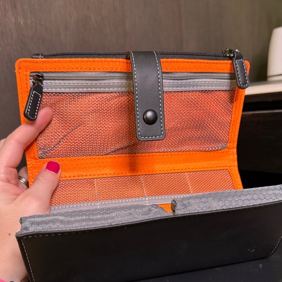 Harley-Davidson Tri-Fold Storage Case with Embossed Logo - Picture 3 of 5